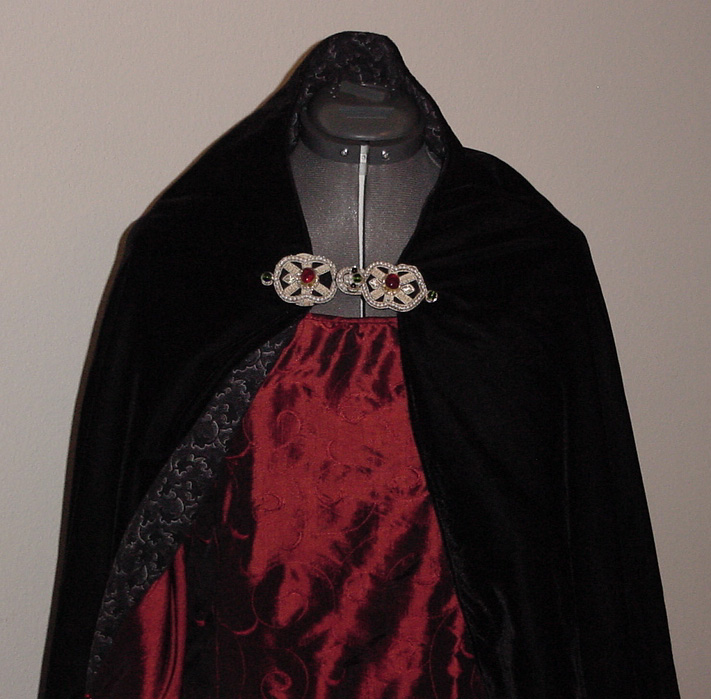 Gown with mantle, closer
