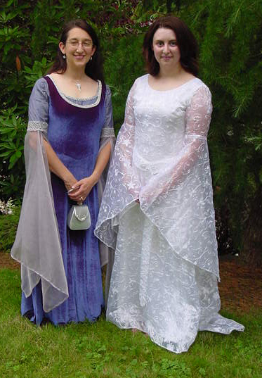 Arwen and Galadriel dressed for the LOTR Symphony